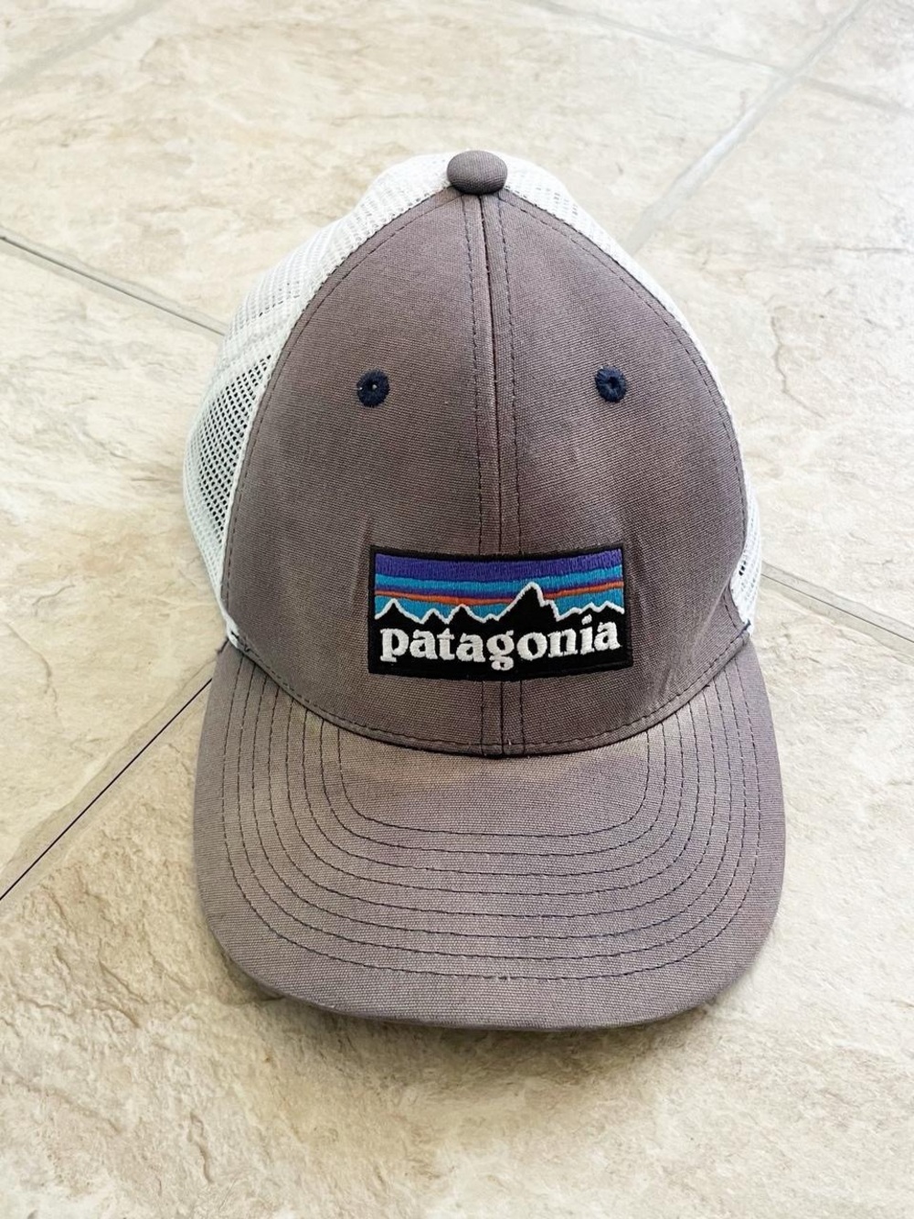 Patagonia P-6 Logo LoPro Trucker Hat Gray White Mesh Snapback Y2K Gorpcore